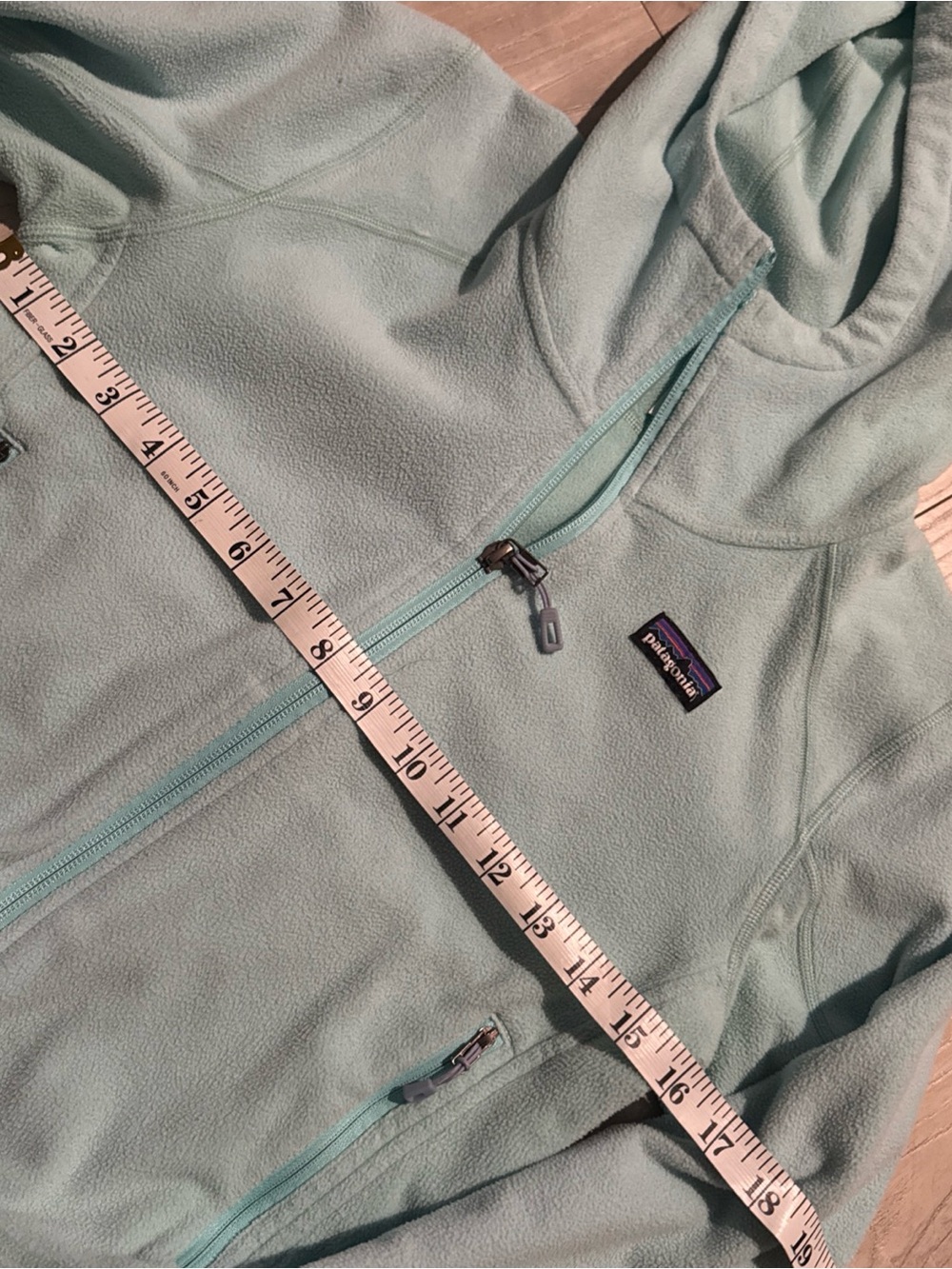 Patagonia Women’s Light Mint Fleece Hoodie Jacket - Picture 7 of 7